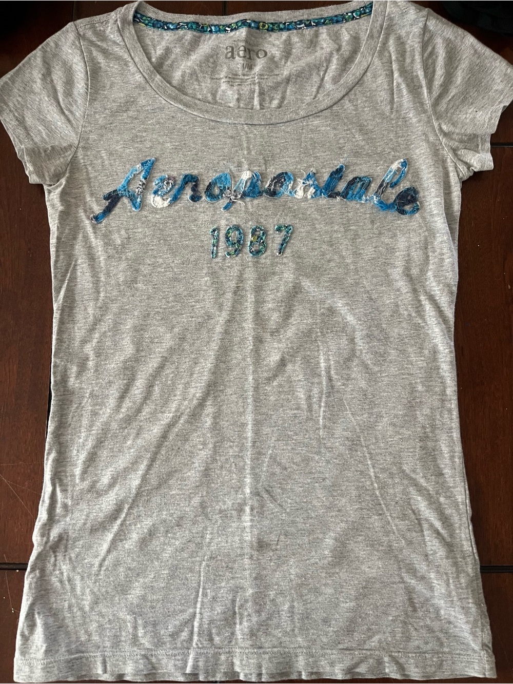 y2k Aeropostale women’s ' Gray Scoop Neck Tee with Blue Sequin Logo